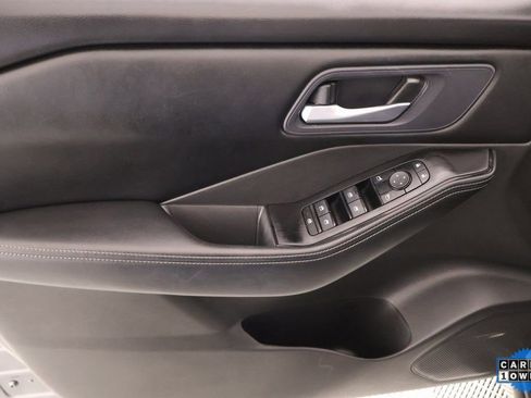 Used 2024 Nissan Rogue SV image 14