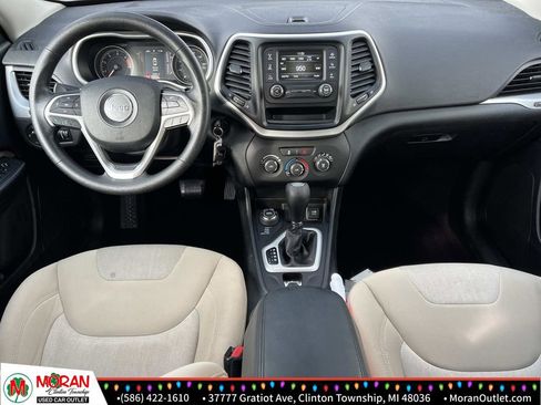 Used 2016 Jeep Cherokee Sport image 13