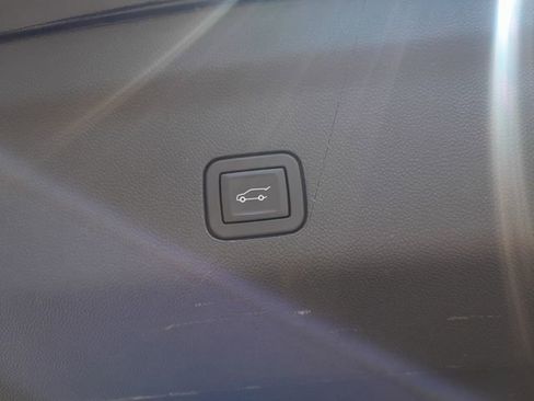 Used 2024 GMC Yukon SLT AWD/4WD image 59