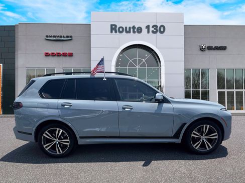 Used 2025 BMW X7 xDrive40i w/ M Sport Package AWD/4WD image 5