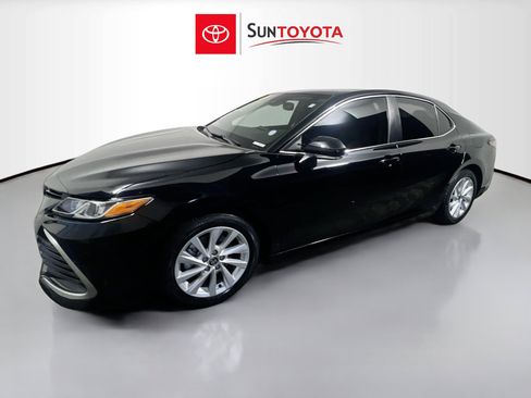 Used 2024 Toyota Camry LE w/ Convenience Package image 9