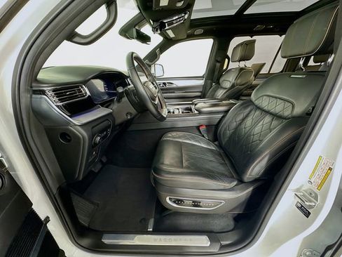 Used 2022 Jeep Grand Wagoneer Series III w/ Rear Seat Video Group 1 image 26