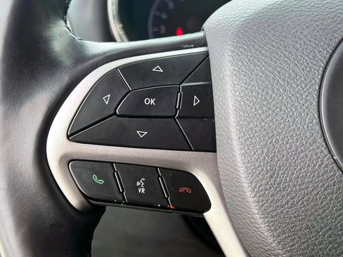 Used 2022 Jeep Grand Cherokee Laredo X image 20