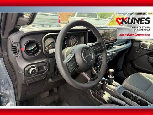 Used 2026 Jeep Wrangler Unlimited Rubicon AWD/4WD image 26