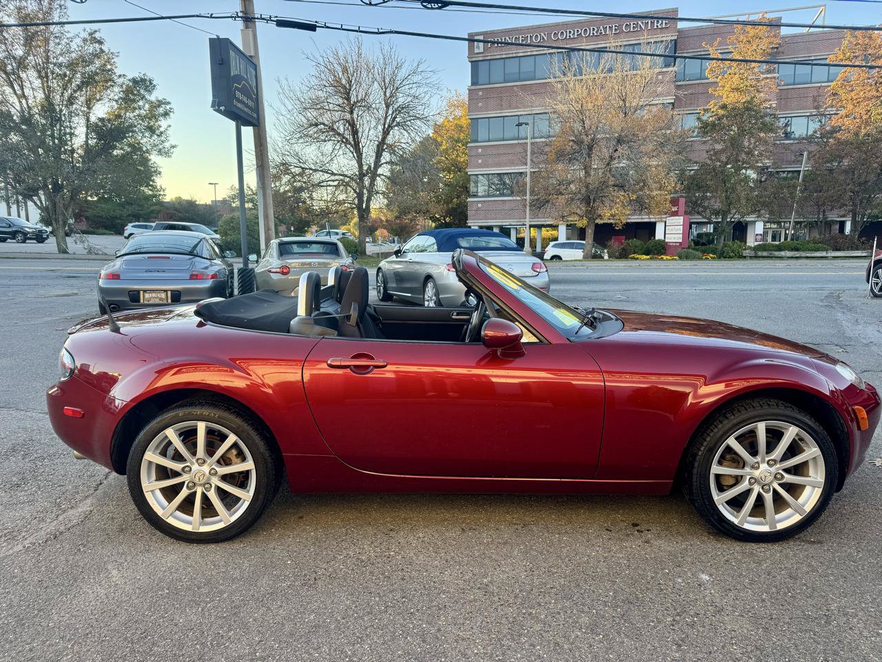 Used 2007 MAZDA MX-5 Miata Touring w/ Suspension Pkg RWD image 11