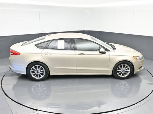 Used 2017 Ford Fusion SE w/ Fusion SE Technology Package FWD image 24