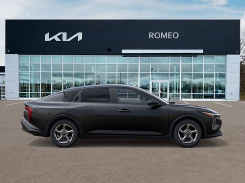 New 2026 Kia K4 LXS image 8