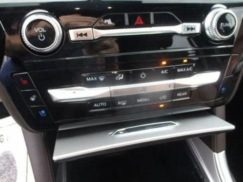 Used 2023 Ford Explorer King Ranch w/ Technology Package image 16