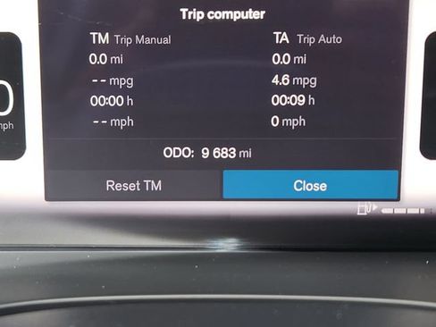 Certified 2025 Volvo XC60 B5 Plus AWD/4WD image 31