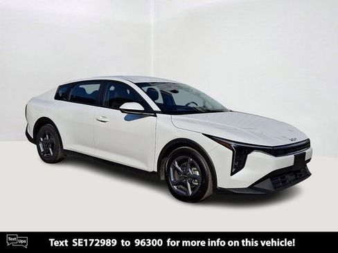 Certified 2025 Kia K4 LXS image 1