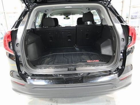 Used 2024 GMC Terrain SLE w/ Driver Convenience Package image 27