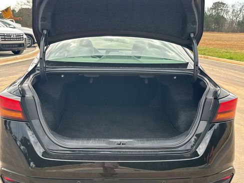 Used 2024 Nissan Altima 2.5 SV image 18