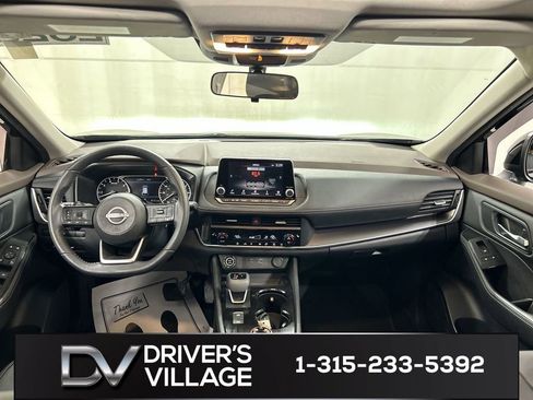Used 2023 Nissan Rogue SV w/ SV Premium B Package image 18