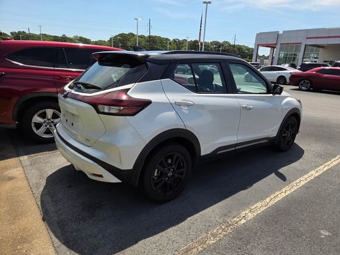 Used 2023 Nissan Kicks SR FWD image 9