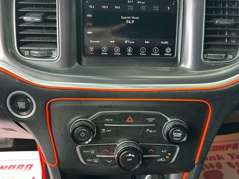 Used 2019 Dodge Charger SXT image 12
