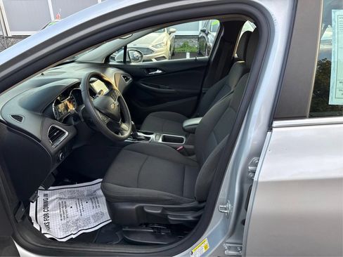 Used 2017 Chevrolet Cruze LT FWD image 9