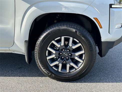 Certified 2024 Nissan Frontier SL w/ Technology Package image 13