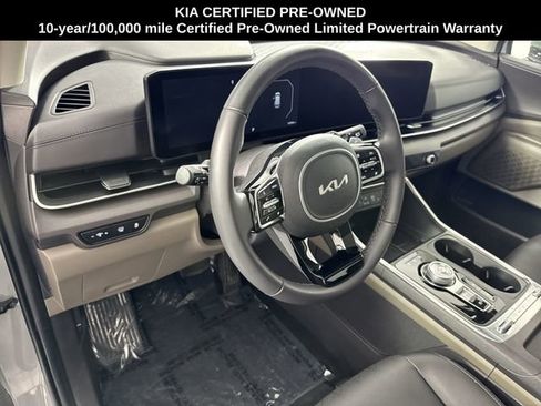 Certified 2025 Kia Carnival SX FWD image 23