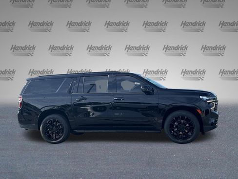 Used 2022 Chevrolet Suburban RST w/ Luxury Package RWD image 11