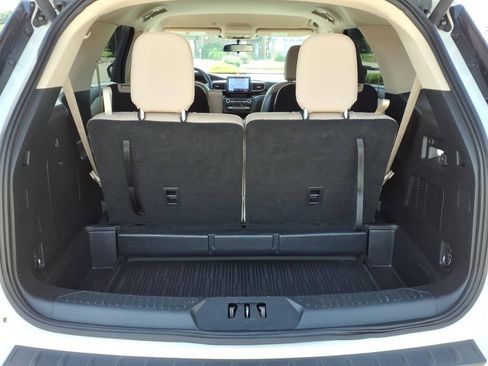 Used 2020 Ford Explorer XLT w/ Equipment Group 202A AWD/4WD image 25