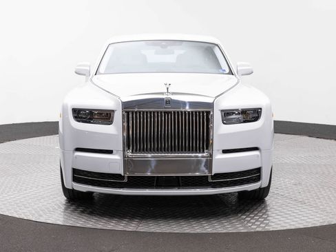 New 2027 Rolls-Royce Phantom Sedan RWD image 6