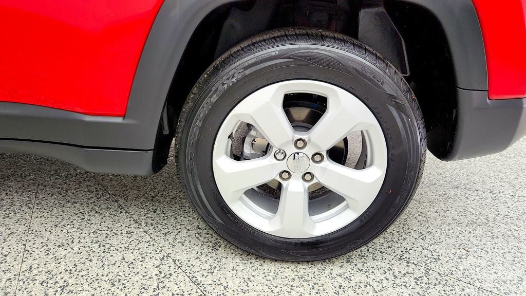 Used 2019 Jeep Compass Latitude FWD image 9
