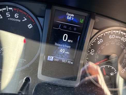 Used 2022 Toyota Tacoma SR image 7