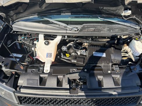 Used 2018 Chevrolet Express 2500 LS w/ Driver Convenience Package image 17