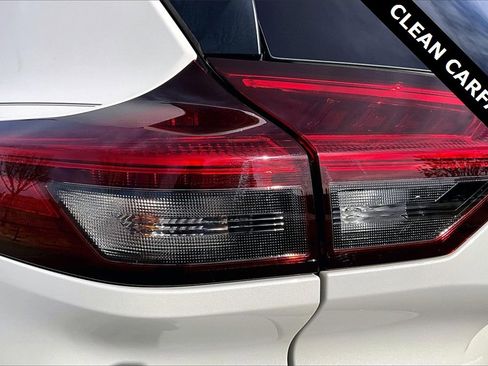 Used 2023 Nissan Rogue SV image 32