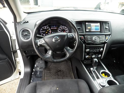 Used 2013 Nissan Pathfinder SV AWD/4WD image 15