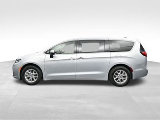 Used 2023 Chrysler Pacifica Touring-L FWD video 2