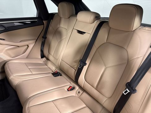 Certified 2025 Porsche Macan image 22