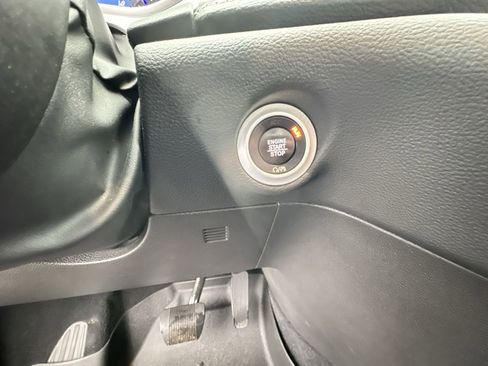 Used 2021 Chrysler Pacifica Touring-L w/ Uconnect Theater Family Group image 17