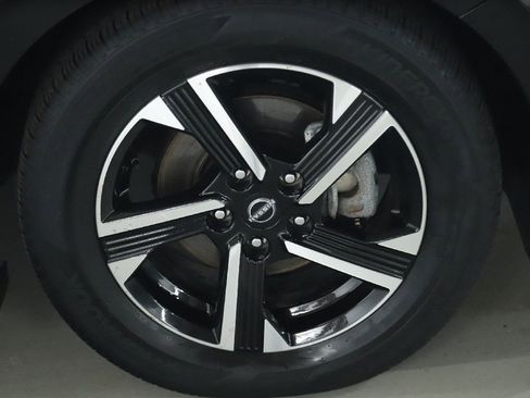 Used 2024 Nissan Sentra SV FWD image 11