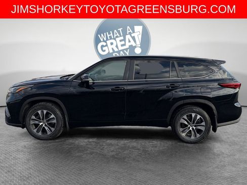 Used 2023 Toyota Highlander XLE AWD/4WD image 7