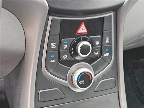 Used 2015 Hyundai Elantra SE FWD image 17