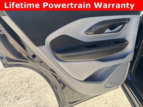 Used 2024 GMC Terrain SLT image 23