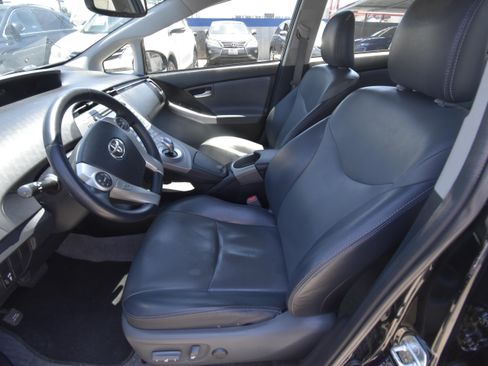 Used 2014 Toyota Prius Four FWD image 2