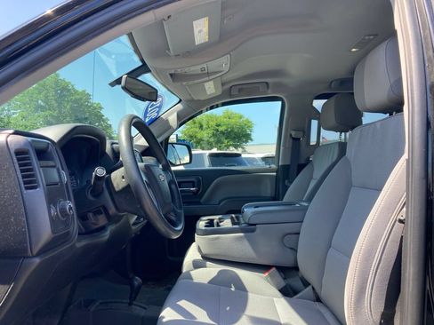 Used 2019 Chevrolet Silverado 1500 Custom w/ Custom Convenience Package AWD/4WD image 9