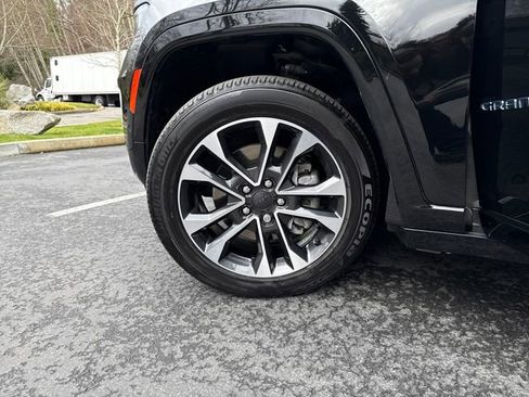 Used 2022 Jeep Grand Cherokee Overland w/ Advanced Protech Group III image 29