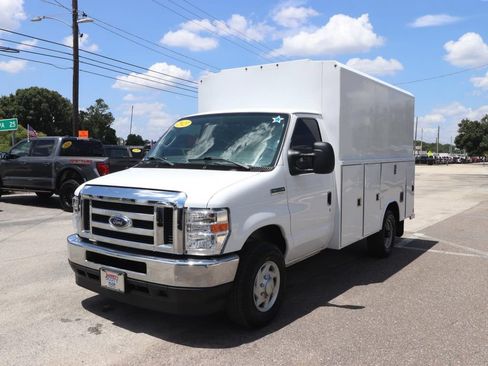Used 2023 Ford E-350 and Econoline 350 Super Duty w/ Power Windows & Locks Group RWD image 5