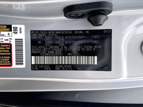 Used 2025 Toyota Sienna XLE w/ XLE Plus Package FWD image 36