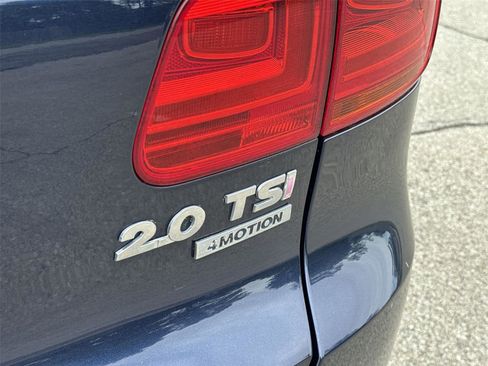 Used 2012 Volkswagen Tiguan SE AWD/4WD image 32
