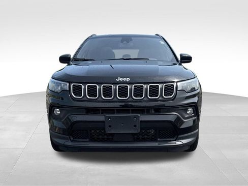 Used 2025 Jeep Compass Latitude w/ Sun & Sound Group AWD/4WD image 2