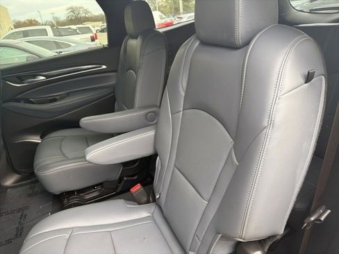 Used 2023 Buick Enclave Essence image 9