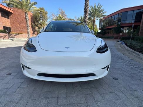 Used 2023 Tesla Model Y Long Range AWD/4WD image 2