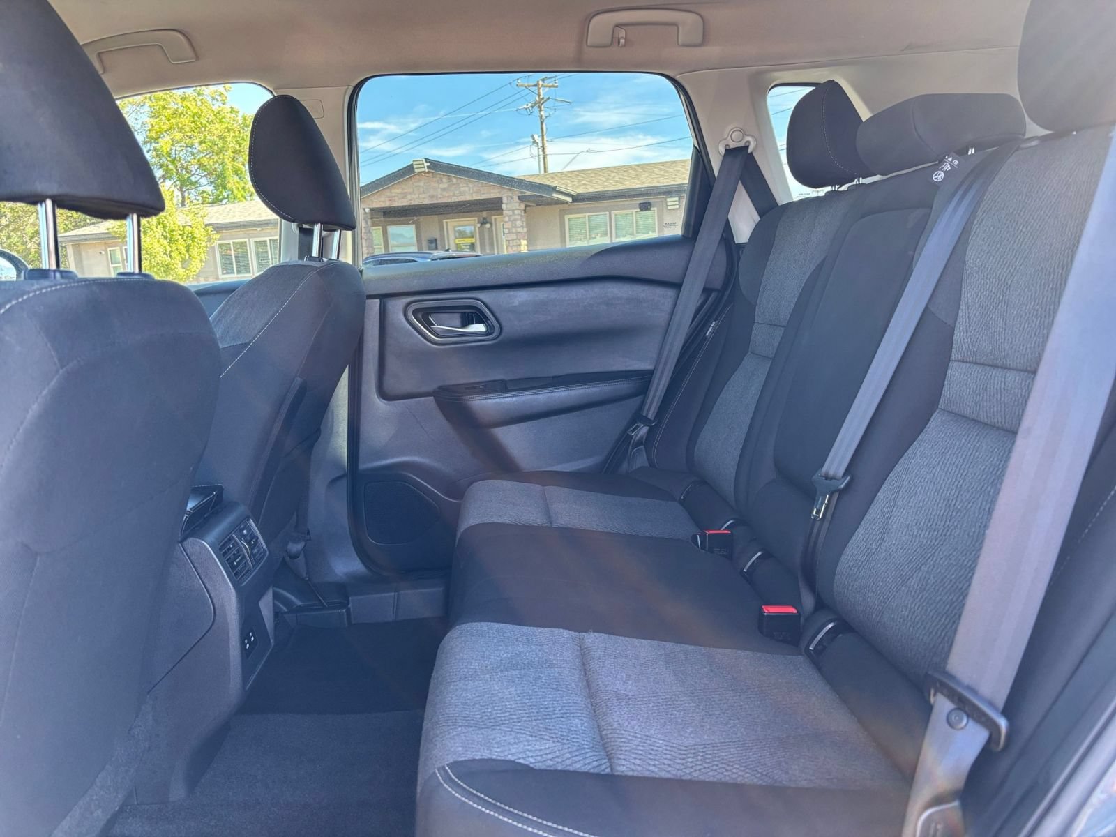 Used 2025 Nissan Rogue SV AWD/4WD image 27