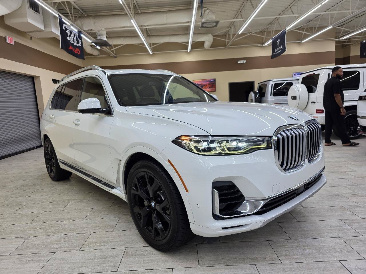 Used 2020 BMW X7 xDrive40i w/ Premium Package AWD/4WD image 4