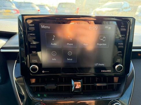 Used 2022 Toyota Corolla LE image 11