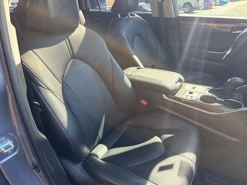 Used 2023 Toyota Highlander L image 34